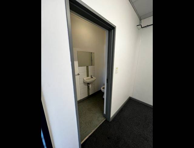 549M² WAREHOUSE TO LET IN MATROOSFONTEIN